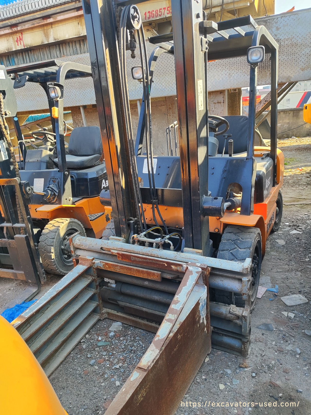 Second-hand Hangzhou A35 clamping forklift