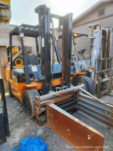 Second-hand Hangzhou A35 clamping forklift - Photo3