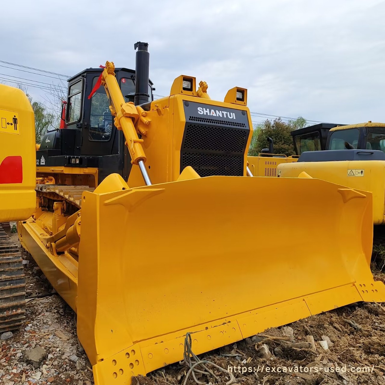 Bulldozer Shantui SD32 de segunda mano