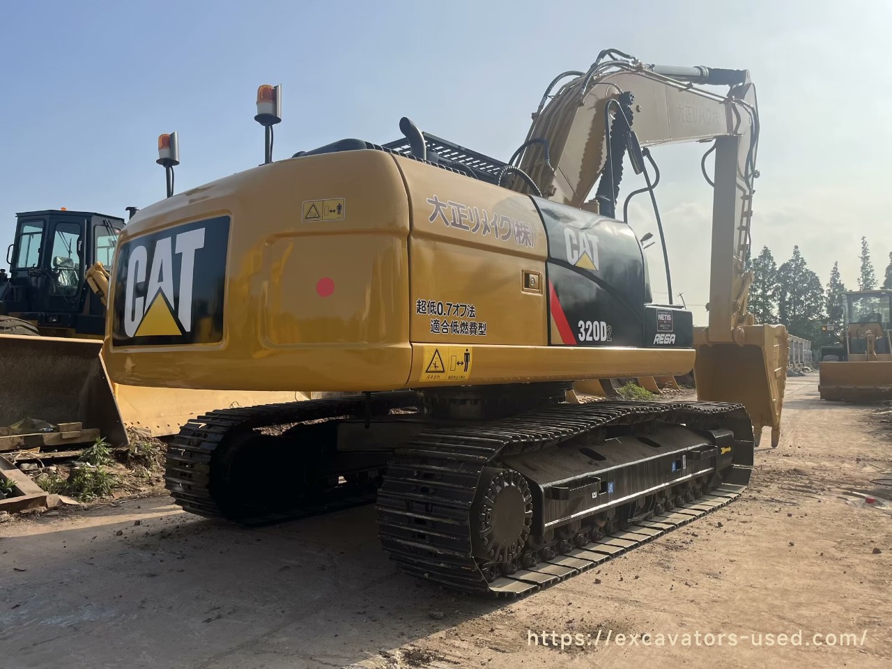 Escavadeira Caterpillar 320D2 usada