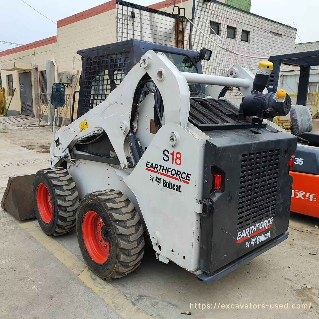 Minicarregadeira Bobcat S18 usada