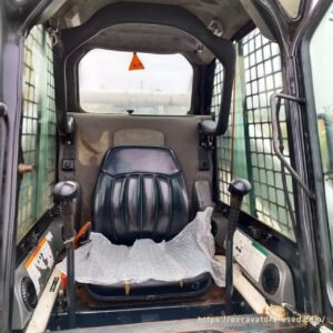 Used Bobcat S300 skid steer loader - Photo3