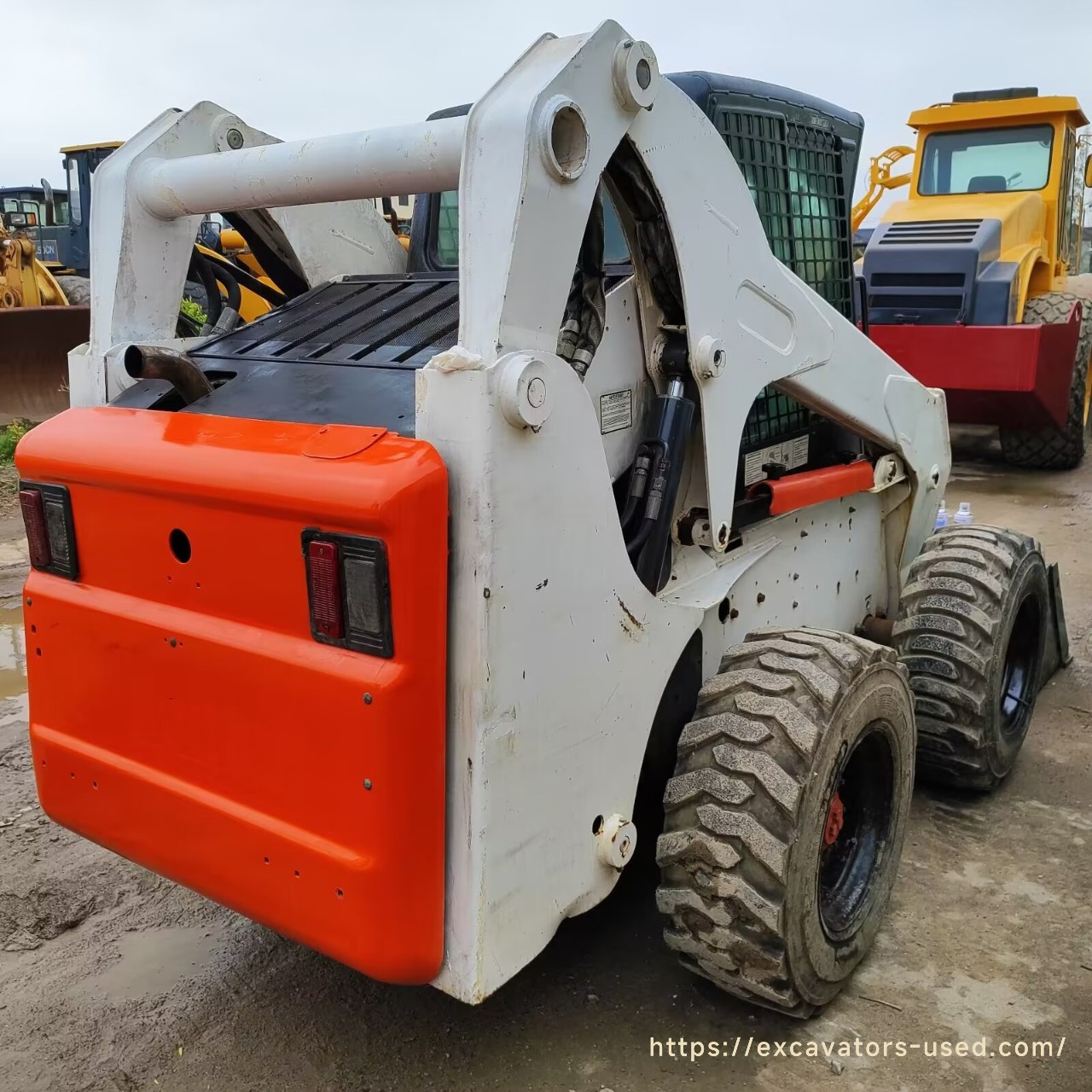 Б/у погрузчик с бортовым поворотом Bobcat S300