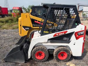 Chargeuse compacte Bobcat S70 d'occasion - Photo1