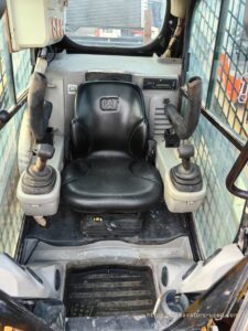 Used Caterpillar 246C skid steer loader - Photo3