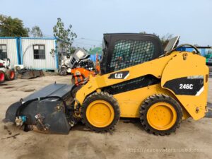 Used Caterpillar 246C skid steer loader - Photo4