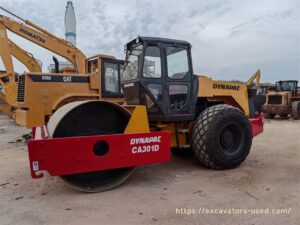 Used Delapak CA301D vibratory roller - Photo2