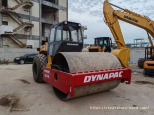 Used Delapak CA301D vibratory roller - Photo3