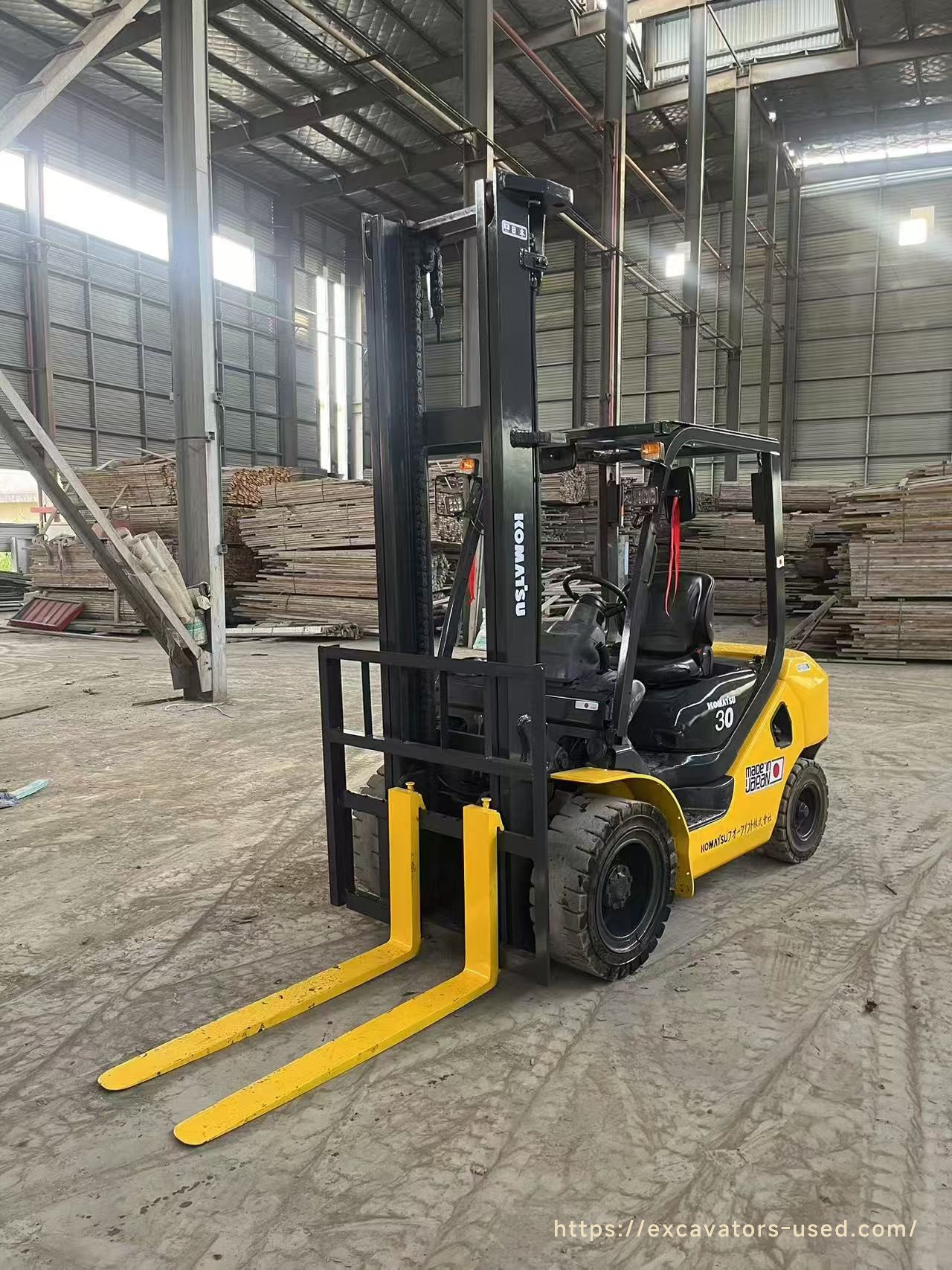 Used Komatsu high mast forklift